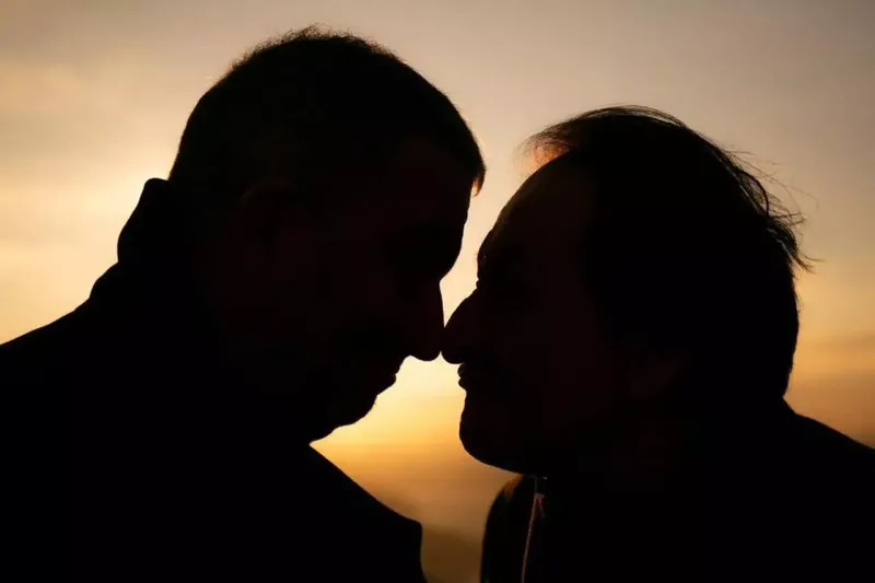 “Camaatın yanında Serenay uzanır, mənim isə...”