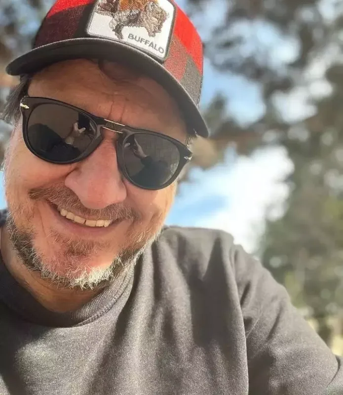 “Camaatın yanında Serenay uzanır, mənim isə...”