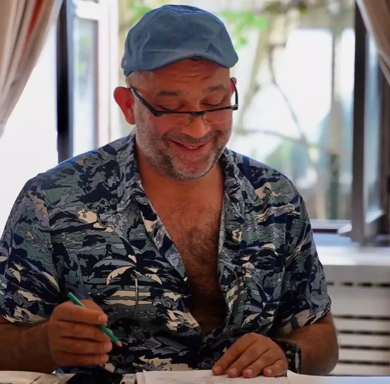 “Camaatın yanında Serenay uzanır, mənim isə...”