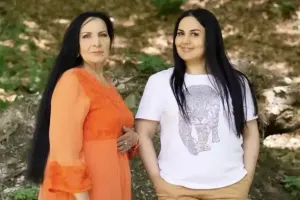 Aşıq Ulduzun əkiz nəvələri oldu