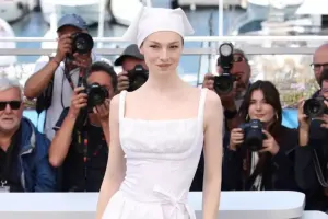 “Kann”ın qırmızı xalısında görüntüləndi