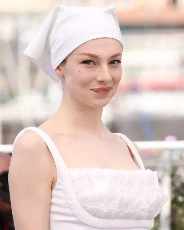 “Kann”ın qırmızı xalısında görüntüləndi