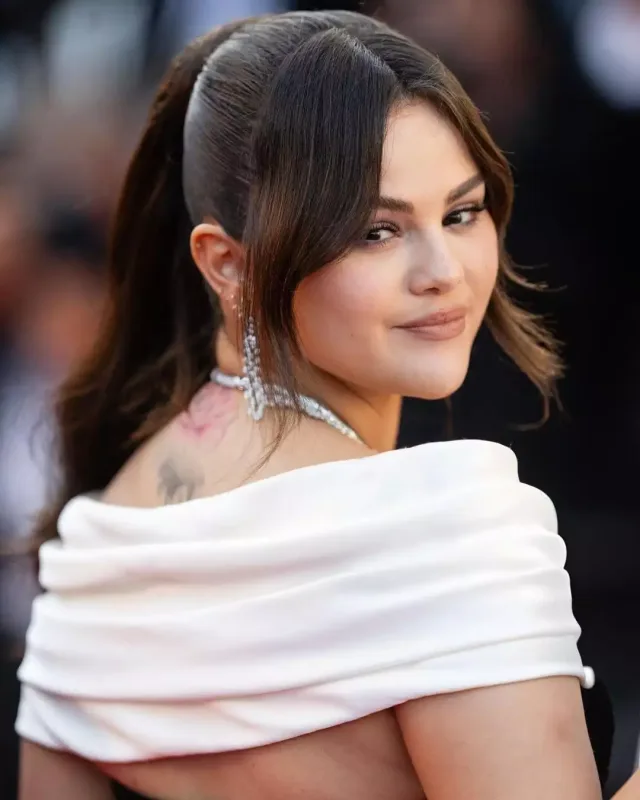 Selena 12 dəqiqə ayaq üstdə alqışlandı