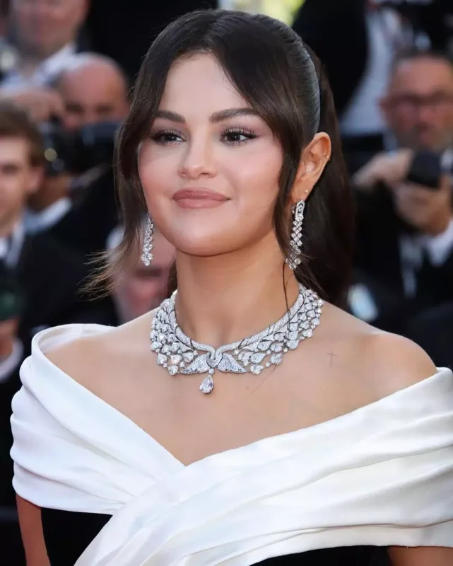 Selena 12 dəqiqə ayaq üstdə alqışlandı