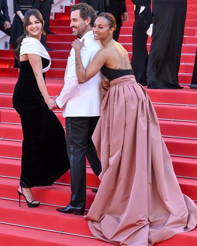 Selena 12 dəqiqə ayaq üstdə alqışlandı