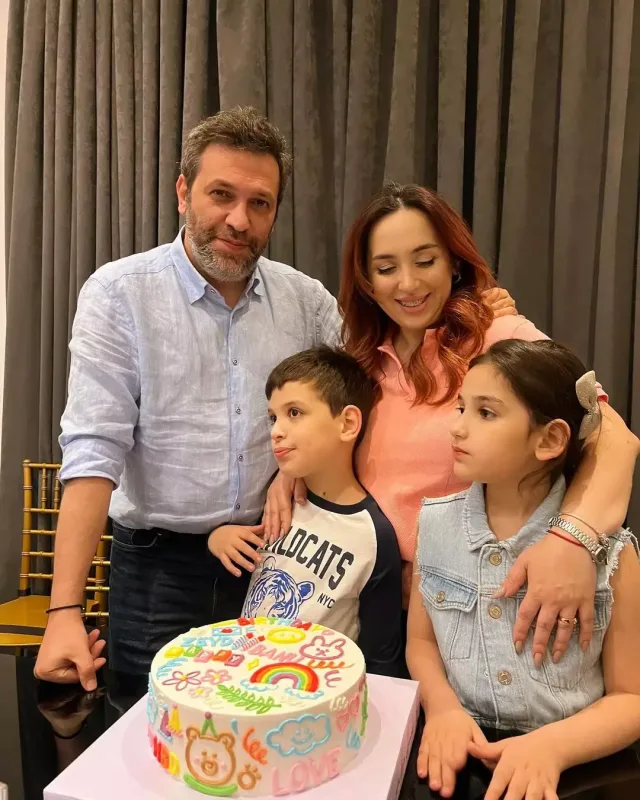 Taleh və Xatirədən övladlarıyla bağlı paylaşım