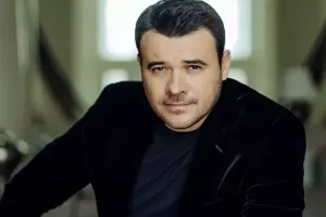 Emin 7 min insan qarşısında!