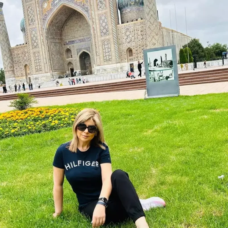 Rövşanənin məscidin qarşısındakı pozasına tənqid!