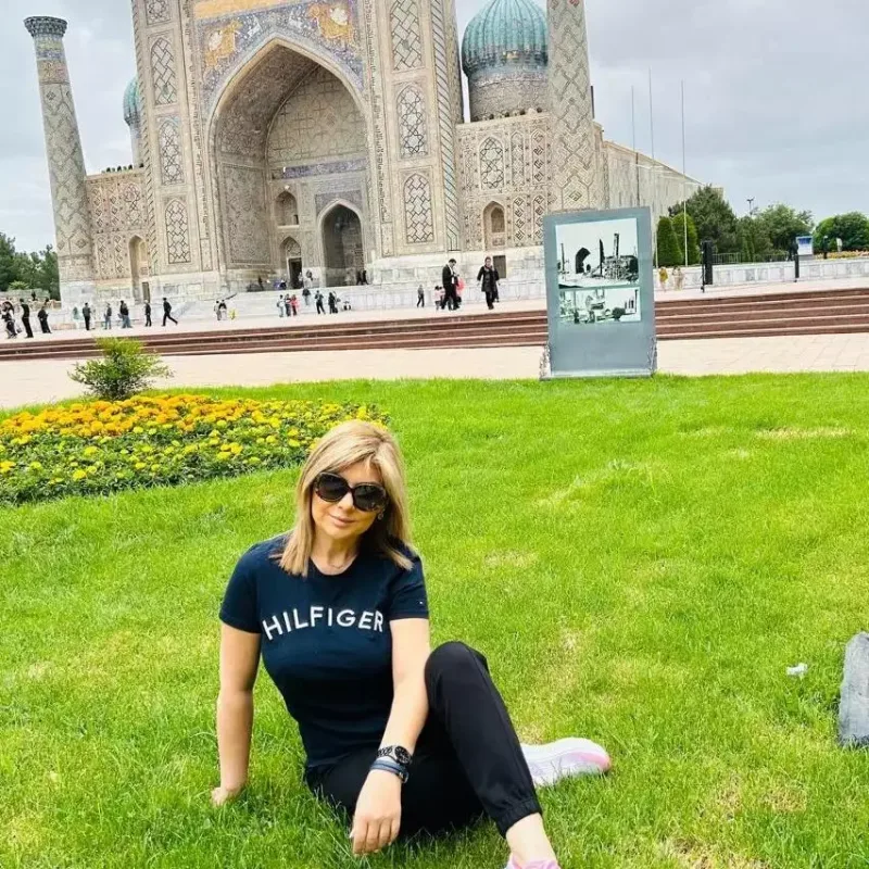 Rövşanənin məscidin qarşısındakı pozasına tənqid!