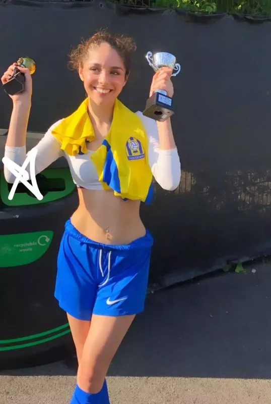 Nigarın qızının çempionluq pozası