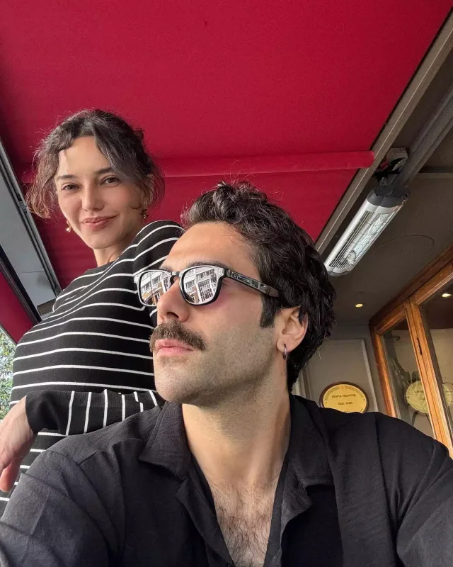 Hande 20 yaş kiçik sevgilisi ilə paylaşım etdi