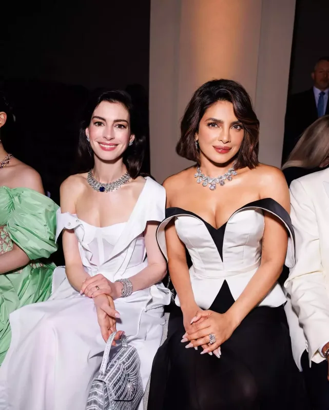 Priyanka Çopra 74 milyonluq boyunbağı ilə gündəmdə