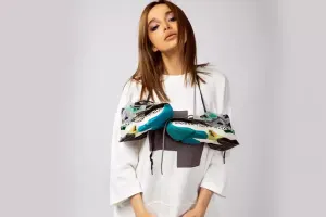 “İşsiz qalıb, sırğa satırdım”