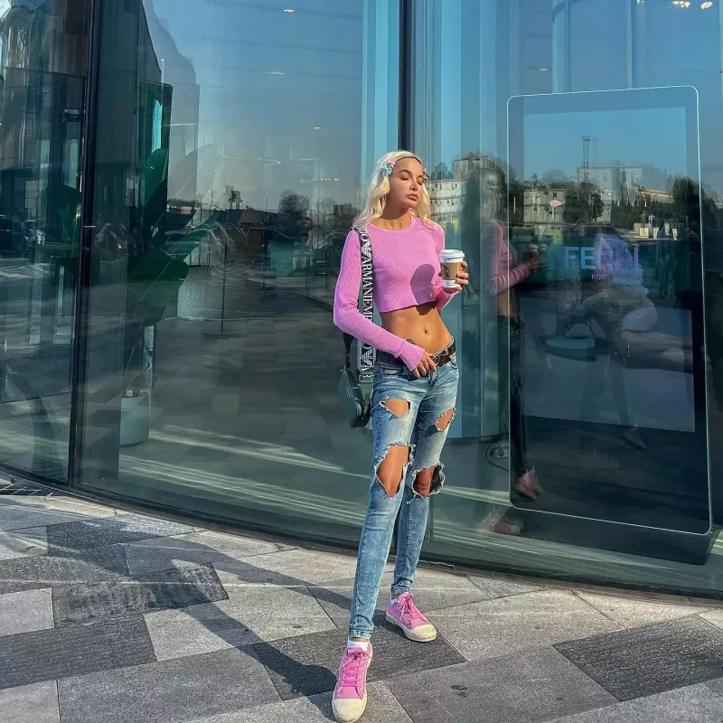 “İşsiz qalıb, sırğa satırdım”