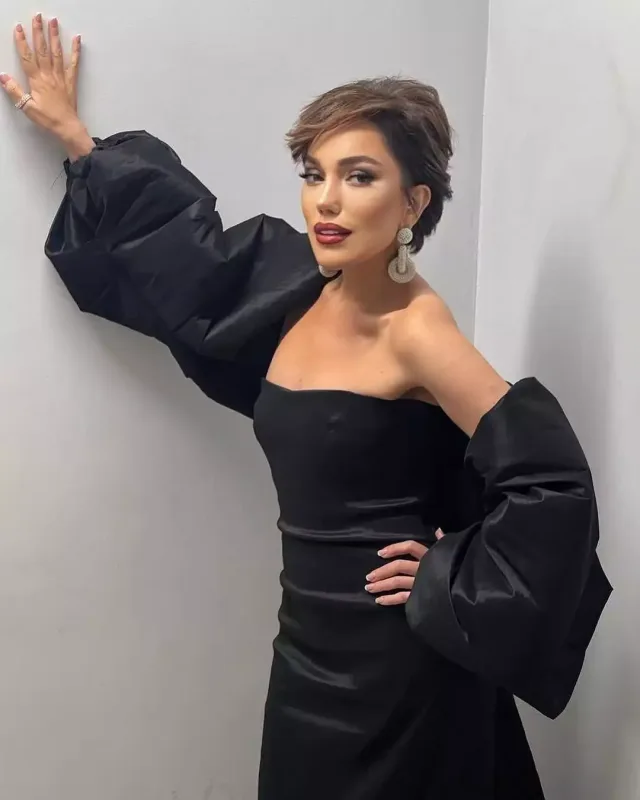 Lalə Məmmədovanın konsert “look”u