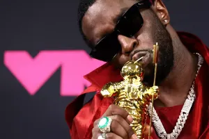 Tanış olduğu qıza həb verib, başqasıyla cinsi əlaqəyə məcbur etdi