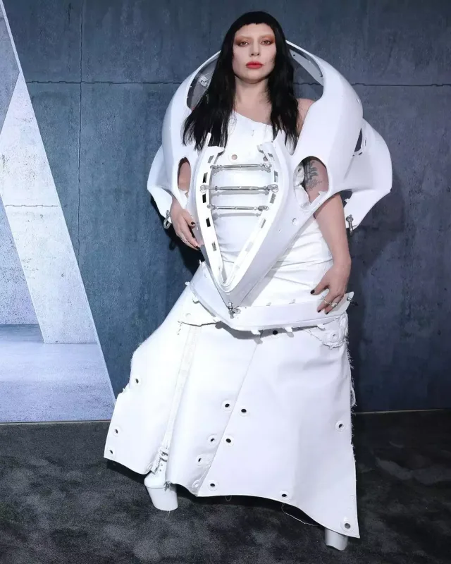 Ledi Qaqadan geri dönüş!