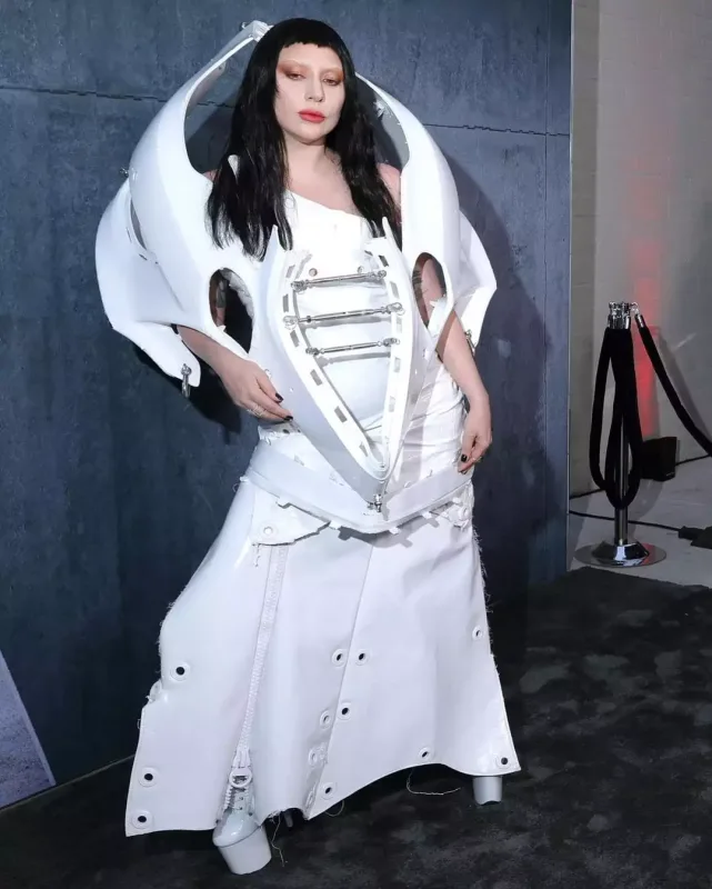 Ledi Qaqadan geri dönüş!