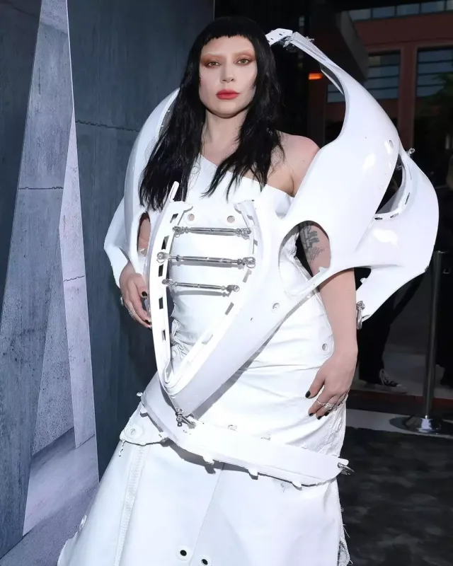 Ledi Qaqadan geri dönüş!