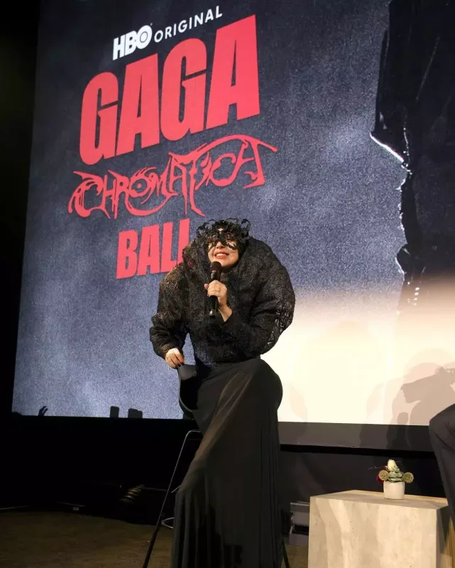 Ledi Qaqadan geri dönüş!