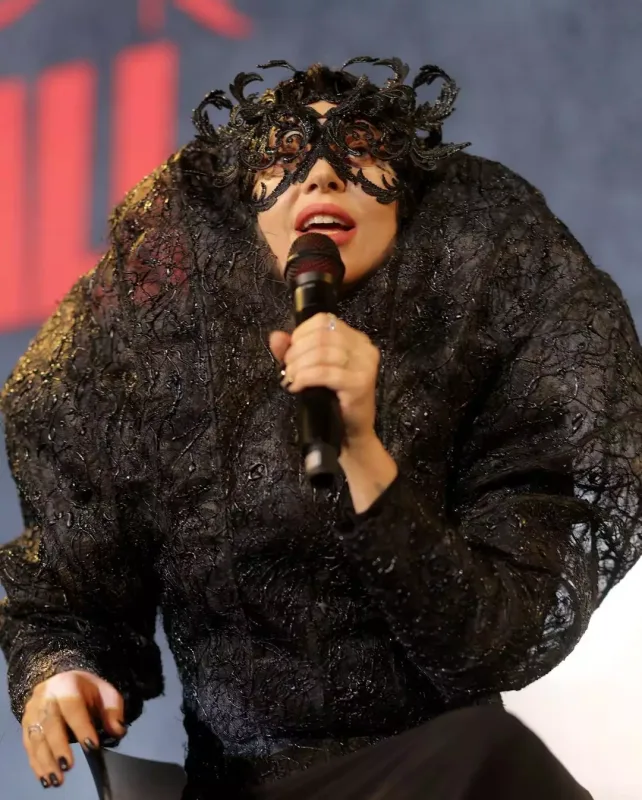 Ledi Qaqadan geri dönüş!