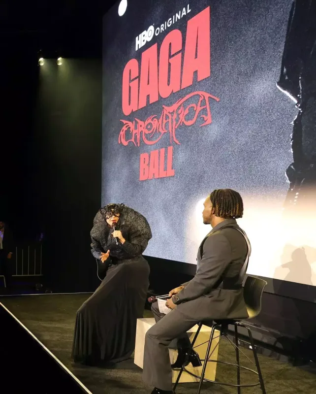 Ledi Qaqadan geri dönüş!