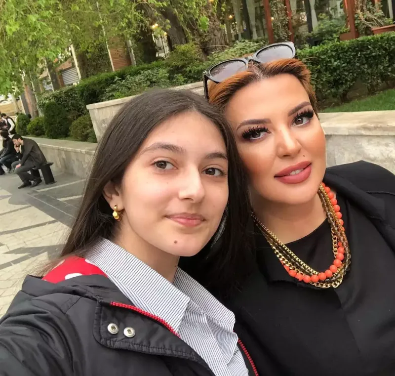 Qızı efirdə İlahəni və Vüsaləni kövrəltdi