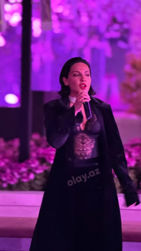 Aiseldən iddialı libas!