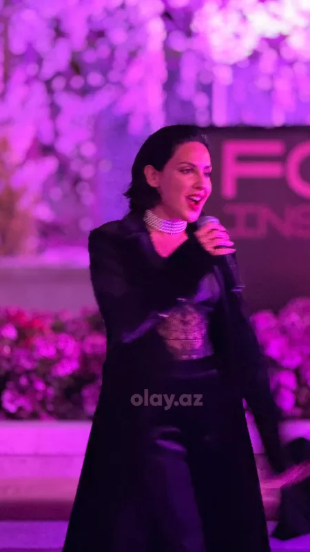 Aiseldən iddialı libas!