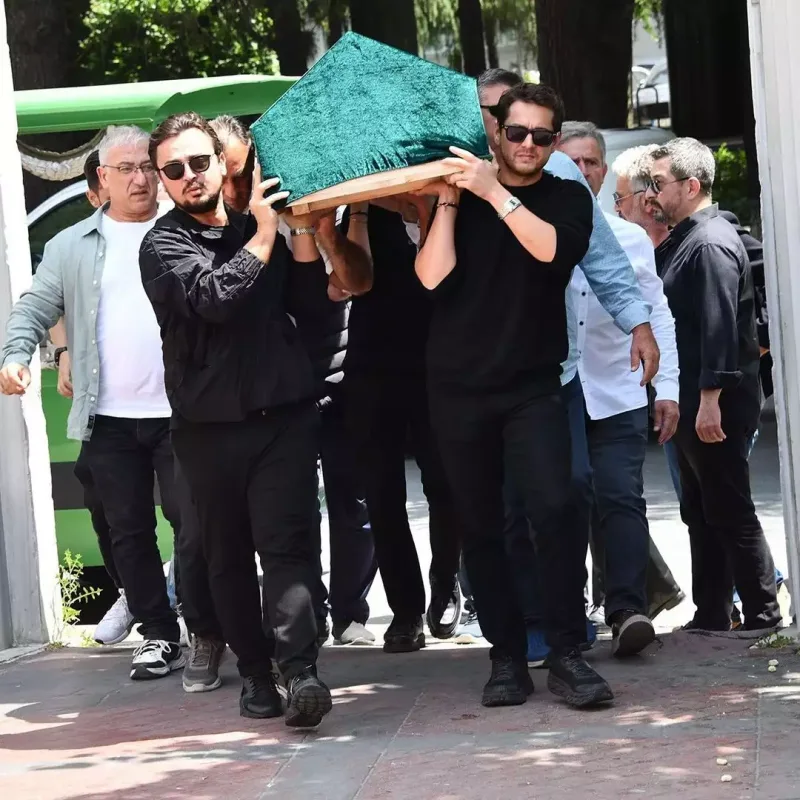 “Öyle bir geçer zaman ki”nin aktyoruna ağır itki!