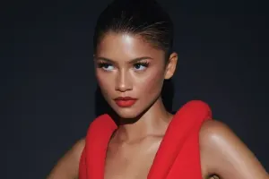 Zendaya müğənniliyə qayıdır?