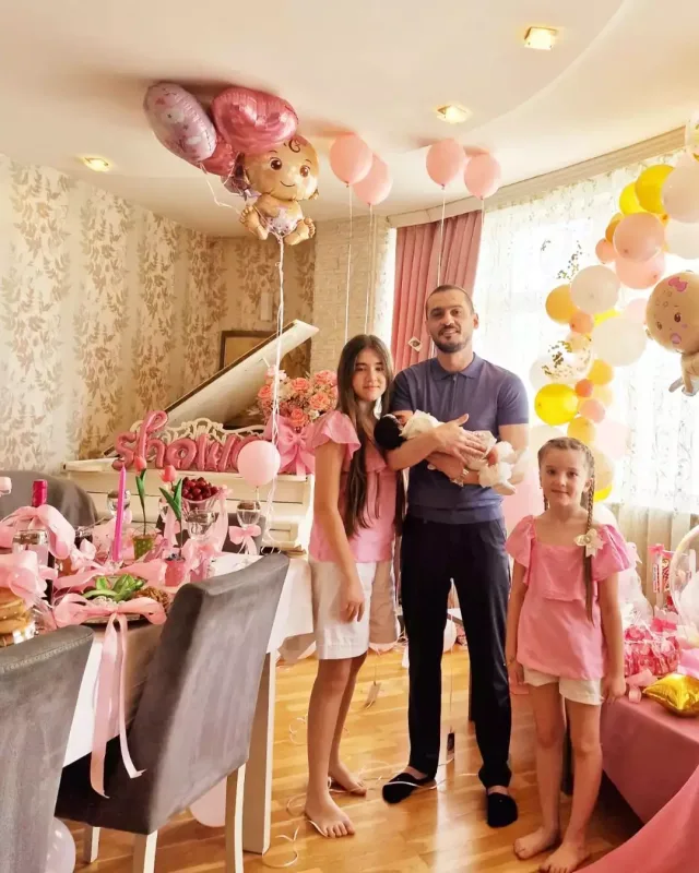 Emildən üçüncü qızıyla bağlı paylaşım