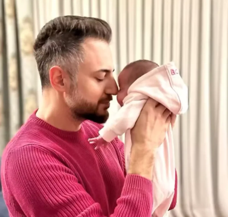 Azərin körpəlik papağını qızı taxdı