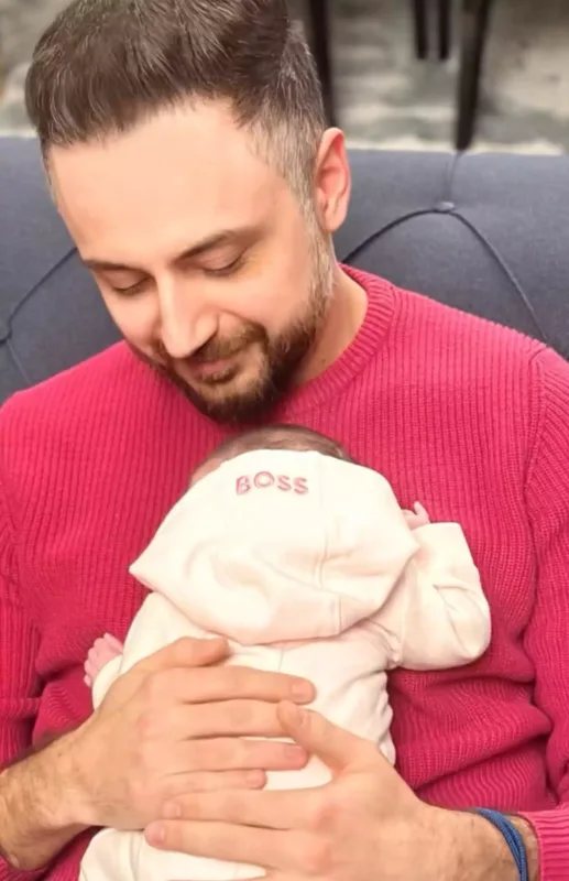 Azərin körpəlik papağını qızı taxdı