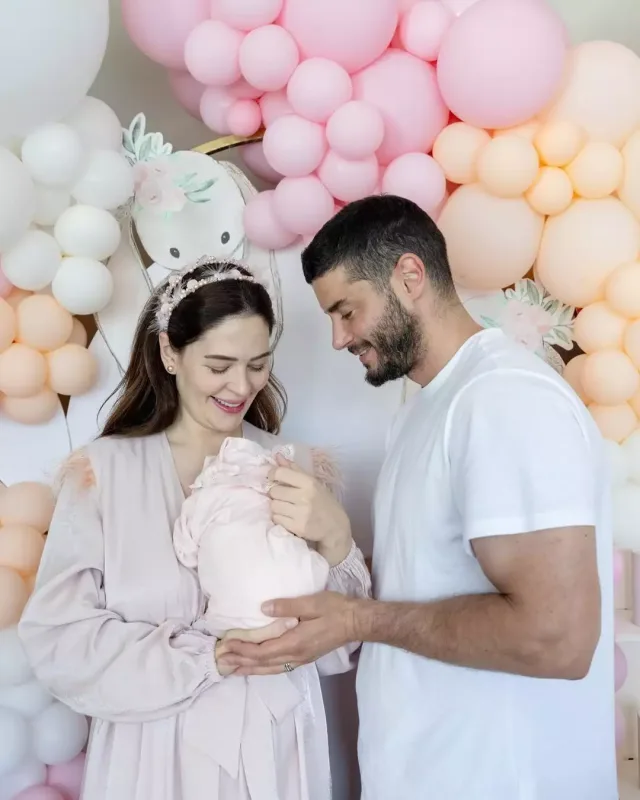 “Kuruluş Osman”ın ulduzu ilk dəfə qızını paylaşdı