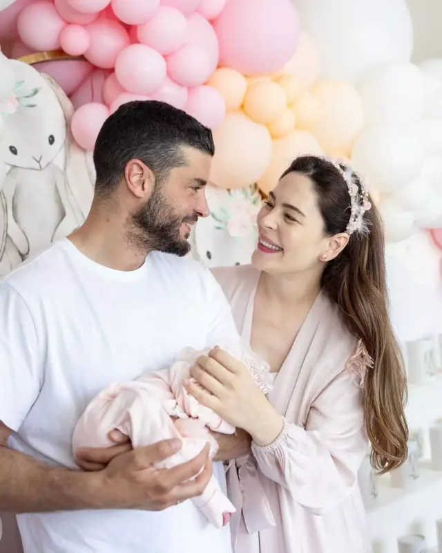 “Kuruluş Osman”ın ulduzu ilk dəfə qızını paylaşdı