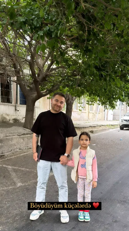 İlkin böyüdüyü küçələrdə qızı ilə