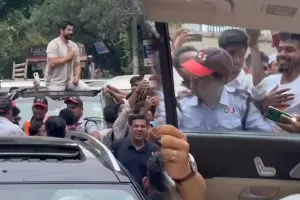 Banqladeşdə Burak üçün yolu kəsdilər