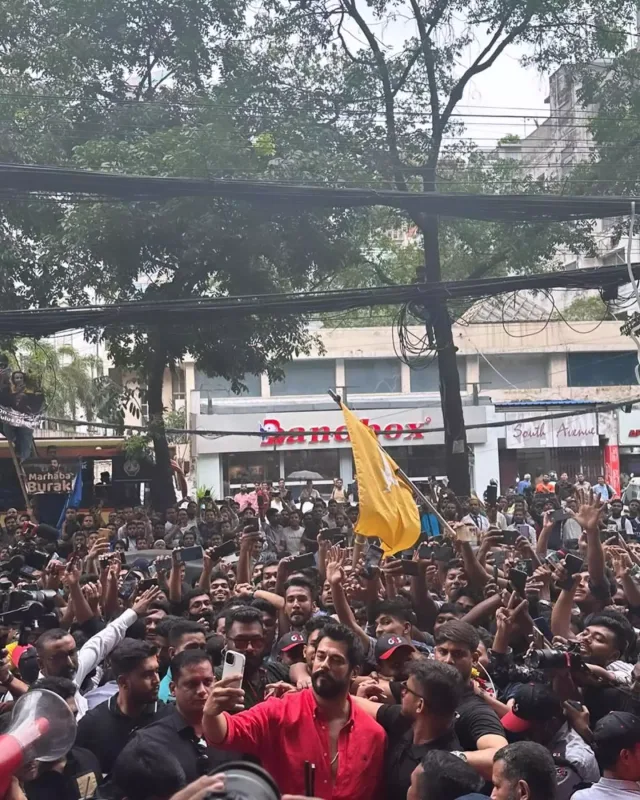 Banqladeşdə Burak üçün yolu kəsdilər