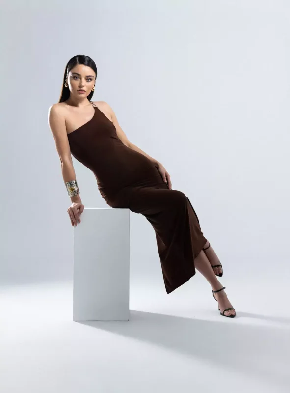 Bu dərginin ilk nömrəsinə Ayça çəkildi