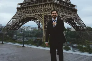 Coni Parisdə “Sarı gəlin”oxudu