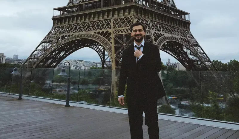 Coni Parisdə “Sarı gəlin”oxudu