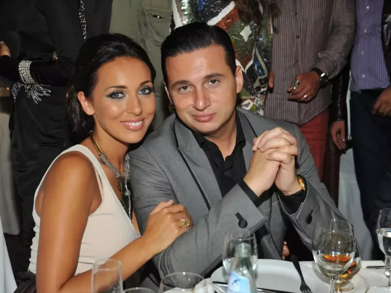 Bir ildir ayrılsa da, milyoner ərindən indi boşanır