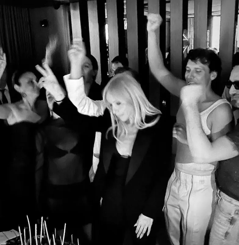 48 yaşını onlarla qeyd etdi