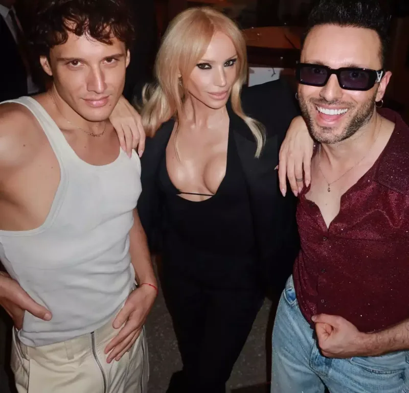 48 yaşını onlarla qeyd etdi