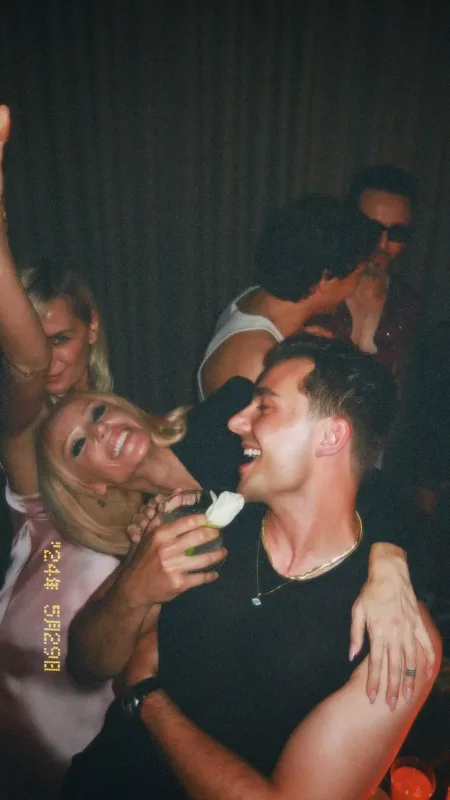 48 yaşını onlarla qeyd etdi