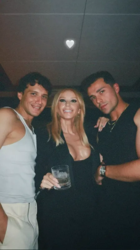 48 yaşını onlarla qeyd etdi