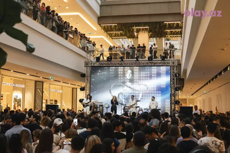 Tünzalə “Crescent Mall”un açılışında
