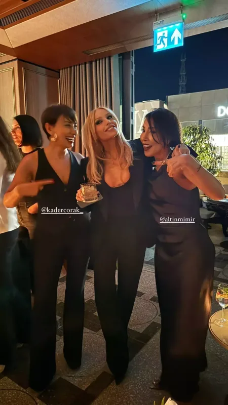 Ad günündən fotolar paylaşdı