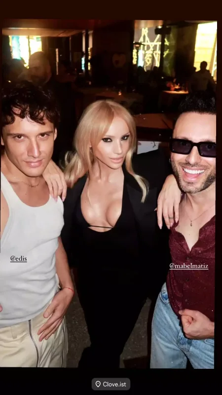 Ad günündən fotolar paylaşdı